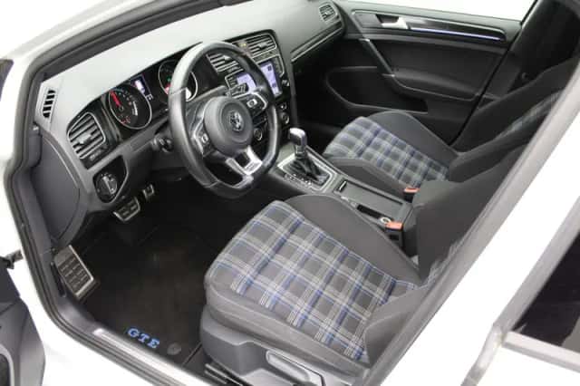 Volkswagen Golf (2015) thumbnail 5