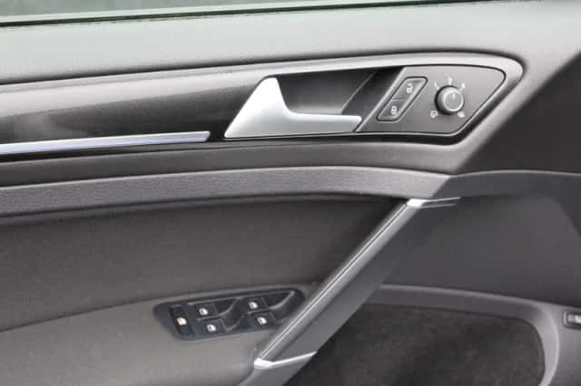 Volkswagen Golf (2015) thumbnail 6