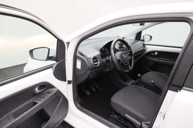 Volkswagen Up! (2017) thumbnail 2