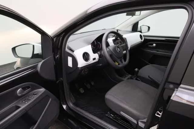 Volkswagen Up! (2018) thumbnail 2