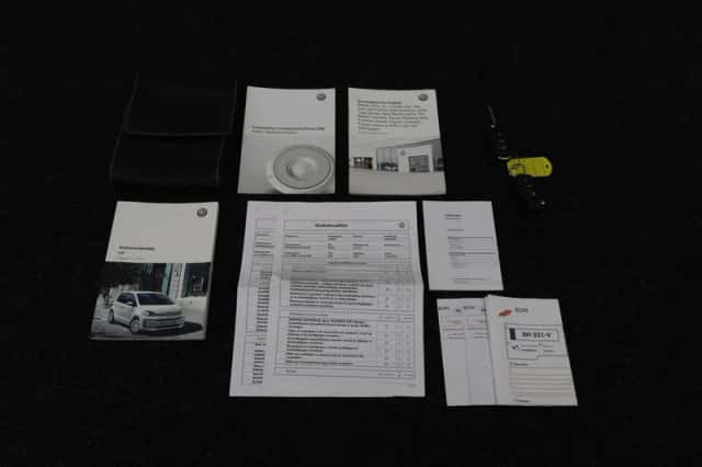 Volkswagen Up! (2018) thumbnail 3