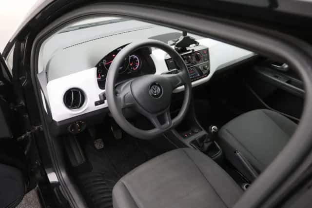 Volkswagen Up! (2018) thumbnail 5