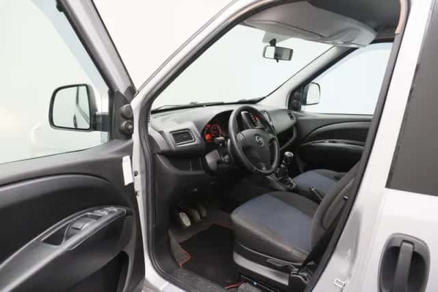 Opel Combo (2013) thumbnail 2