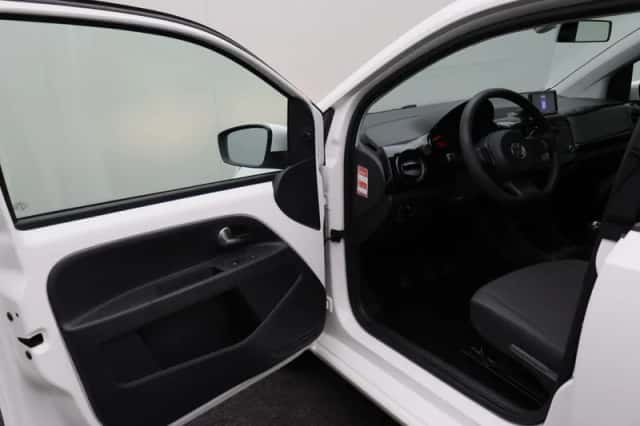 Volkswagen Up! (2013) thumbnail 4
