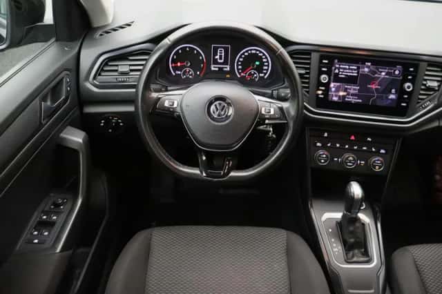Volkswagen T-Roc (2019) thumbnail 2