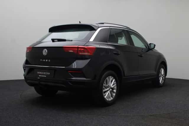 Volkswagen T-Roc (2019) thumbnail 3