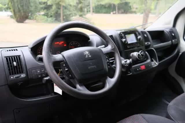 Peugeot Boxer (2015) thumbnail 2