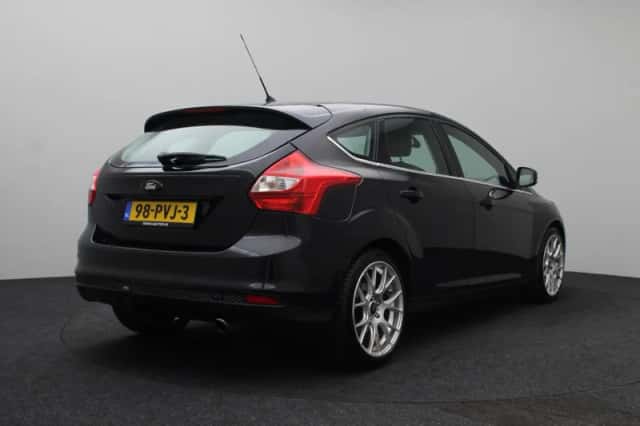 Ford Focus (2011) thumbnail 3