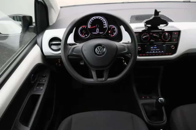 Volkswagen Up! (2017) thumbnail 2