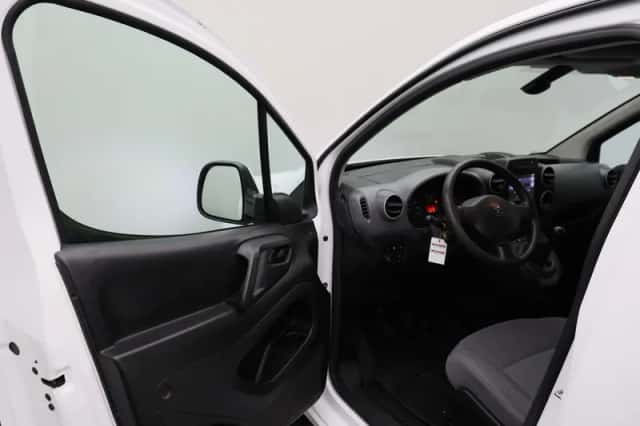 Peugeot Partner (2017) thumbnail 2
