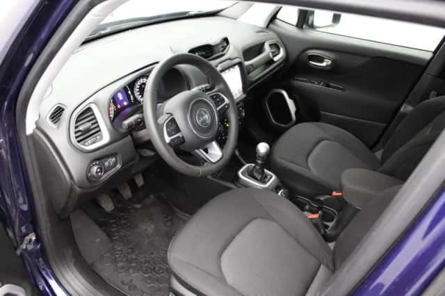 Jeep Renegade (2018) thumbnail 4