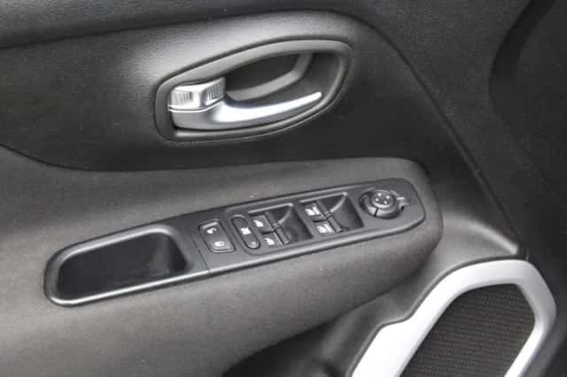 Jeep Renegade (2018) thumbnail 5