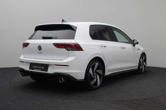 Volkswagen Golf (2022) thumbnail 3