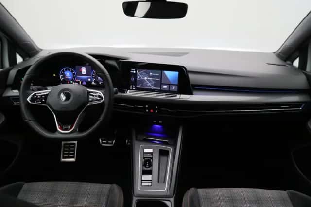 Volkswagen Golf (2022) thumbnail 4