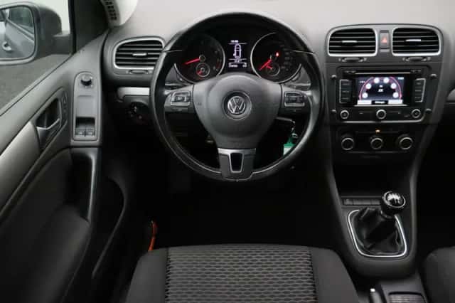 Volkswagen Golf (2011) thumbnail 2