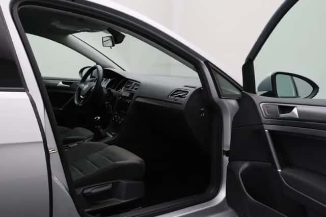 Volkswagen Golf (2019) thumbnail 4