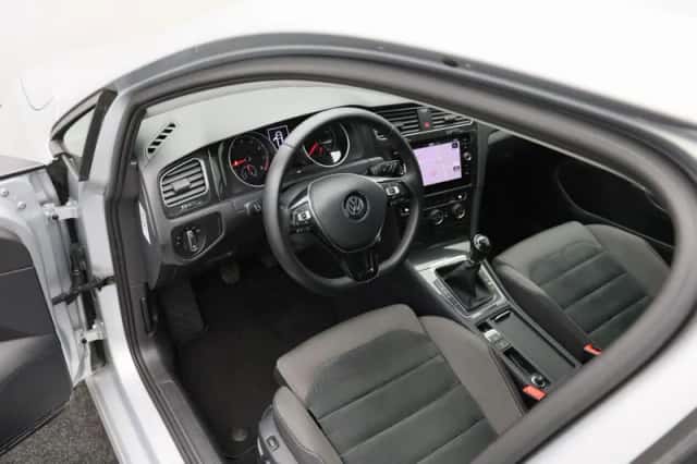 Volkswagen Golf (2019) thumbnail 6