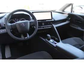 Toyota C-HR (2024) thumbnail 3