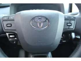 Toyota C-HR (2024) thumbnail 23