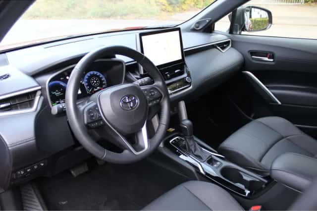 Toyota Corolla (2024) thumbnail 3