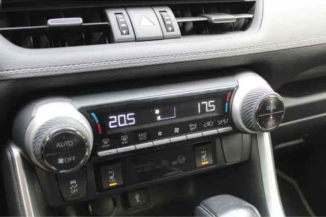 Toyota RAV4 (2022) thumbnail 17