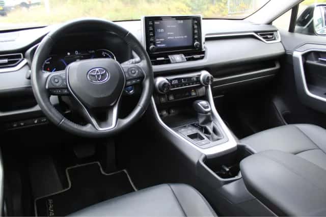 Toyota RAV4 (2022) thumbnail 3
