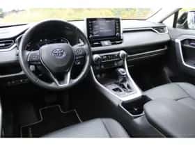 Toyota RAV4 (2022) thumbnail 3