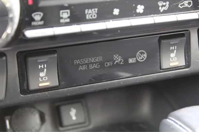 Toyota RAV4 (2022) thumbnail 4