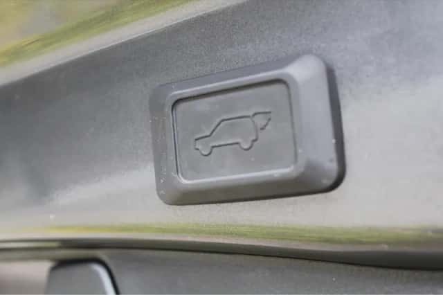 Toyota RAV4 (2022) thumbnail 10