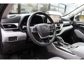 Toyota Highlander (2024) thumbnail 2