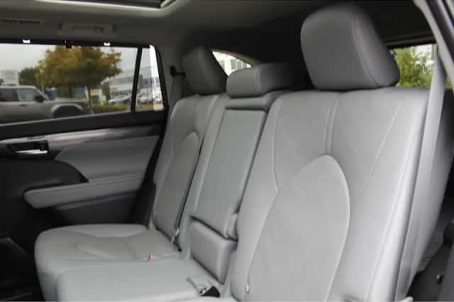 Toyota Highlander (2024) thumbnail 16