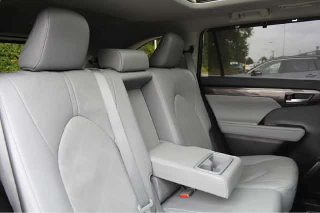 Toyota Highlander (2024) thumbnail 18