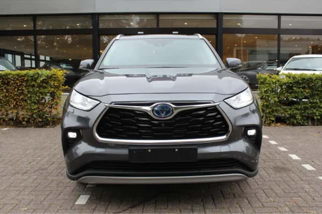 Toyota Highlander (2024) thumbnail 3