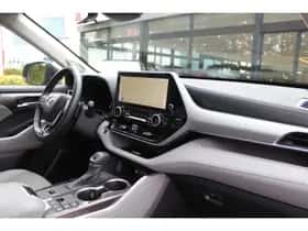 Toyota Highlander (2024) thumbnail 6