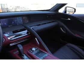 Lexus LC (2023) thumbnail 23