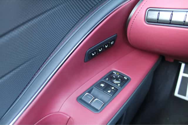 Lexus LC (2023) thumbnail 32