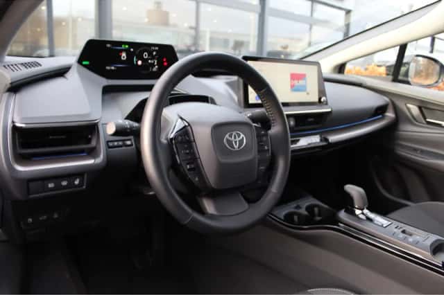 Toyota Prius (2024) thumbnail 2