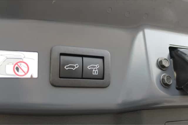 Toyota Prius (2024) thumbnail 11