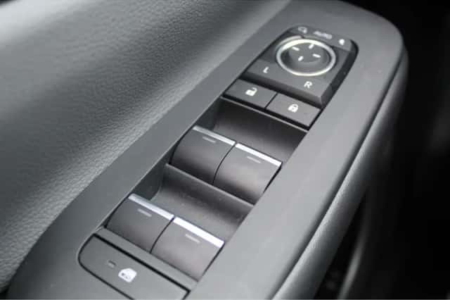 Toyota Prius (2024) thumbnail 32