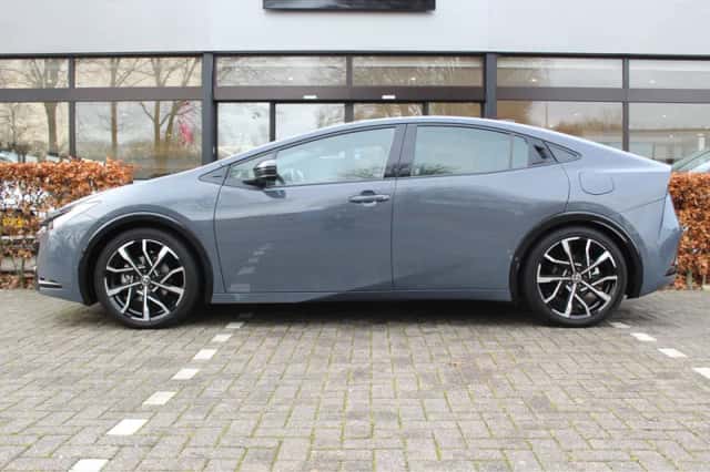 Toyota Prius (2024) thumbnail 5