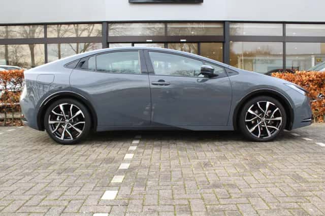 Toyota Prius (2024) thumbnail 7