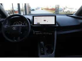 Toyota C-HR (2024) thumbnail 11