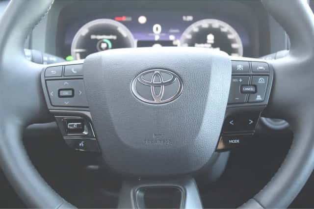 Toyota C-HR (2024) thumbnail 12