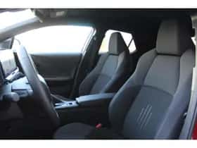 Toyota C-HR (2024) thumbnail 15