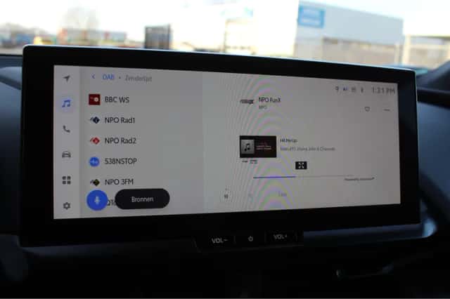 Toyota C-HR (2024) thumbnail 23