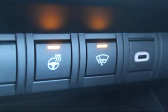 Toyota C-HR (2024) thumbnail 27