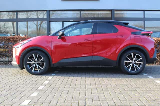 Toyota C-HR (2024) thumbnail 5