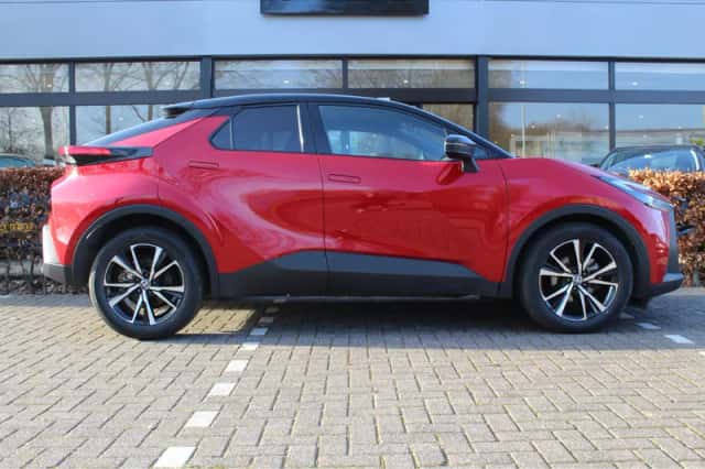 Toyota C-HR (2024) thumbnail 7