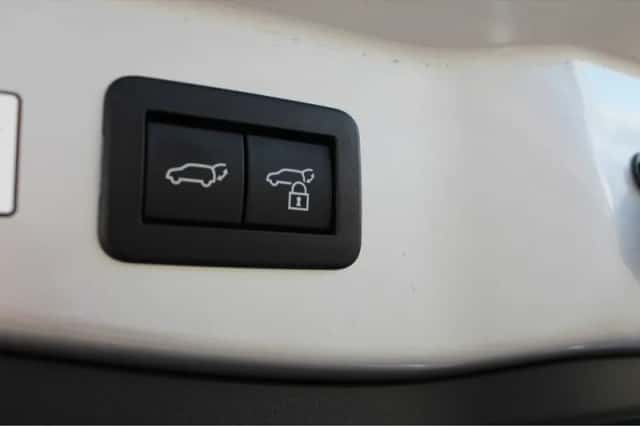 Toyota C-HR (2024) thumbnail 11