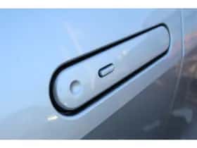 Toyota C-HR (2024) thumbnail 13